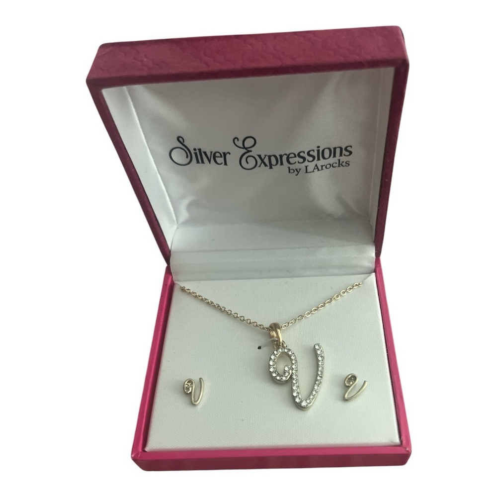 Gold V Necklace Set